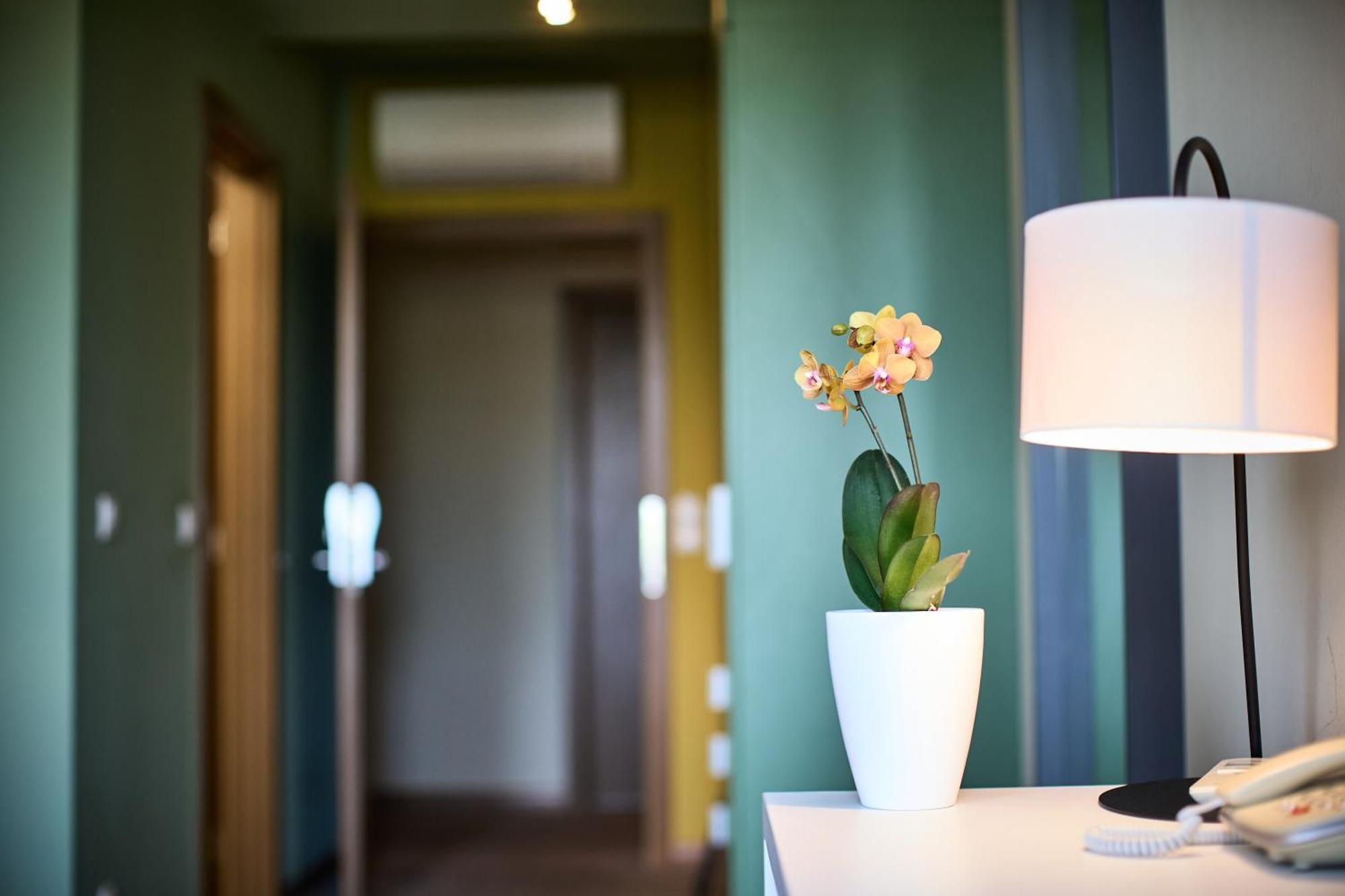 Bassiana Hotel Es Etterem Sárvár Eksteriør bilde