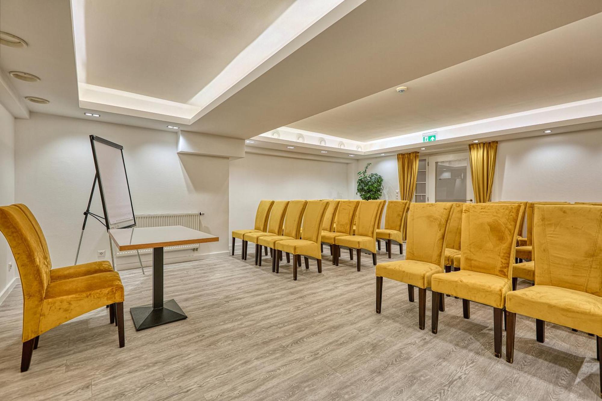 Bassiana Hotel Es Etterem Sárvár Eksteriør bilde