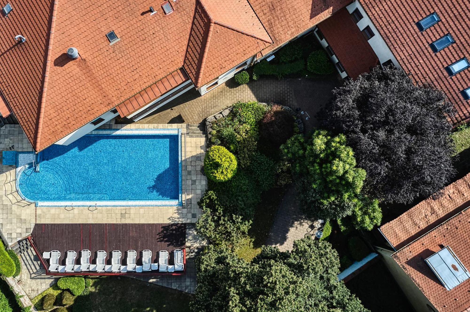 Bassiana Hotel Es Etterem Sárvár Eksteriør bilde