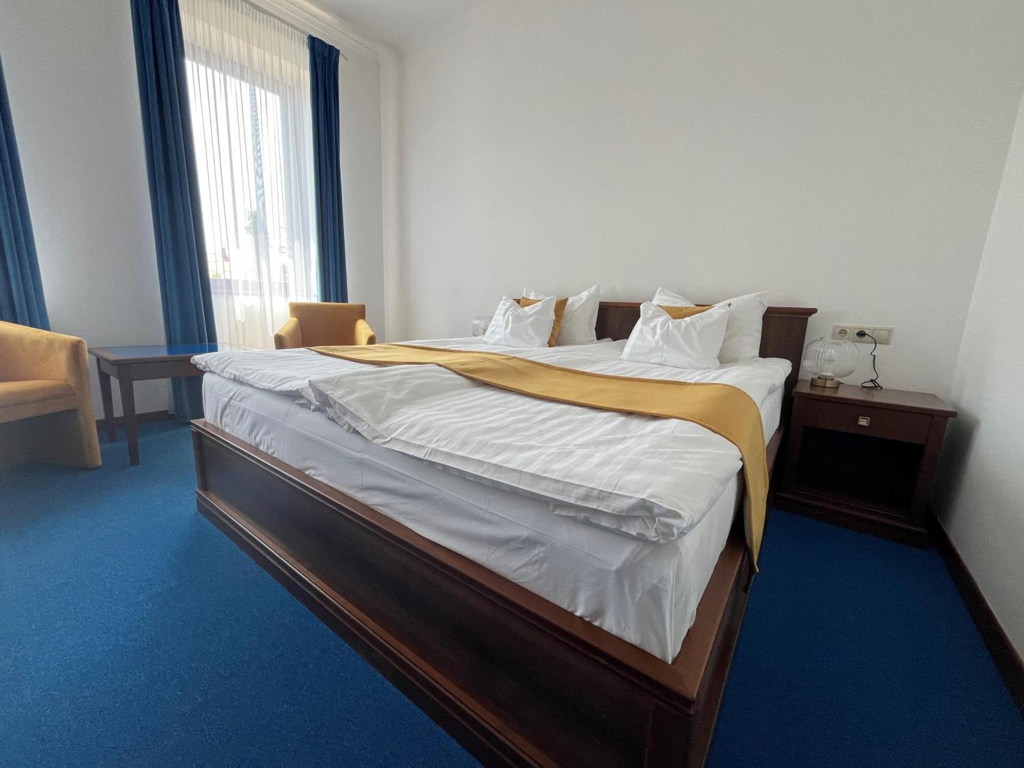 Bassiana Hotel Es Etterem Sárvár Eksteriør bilde