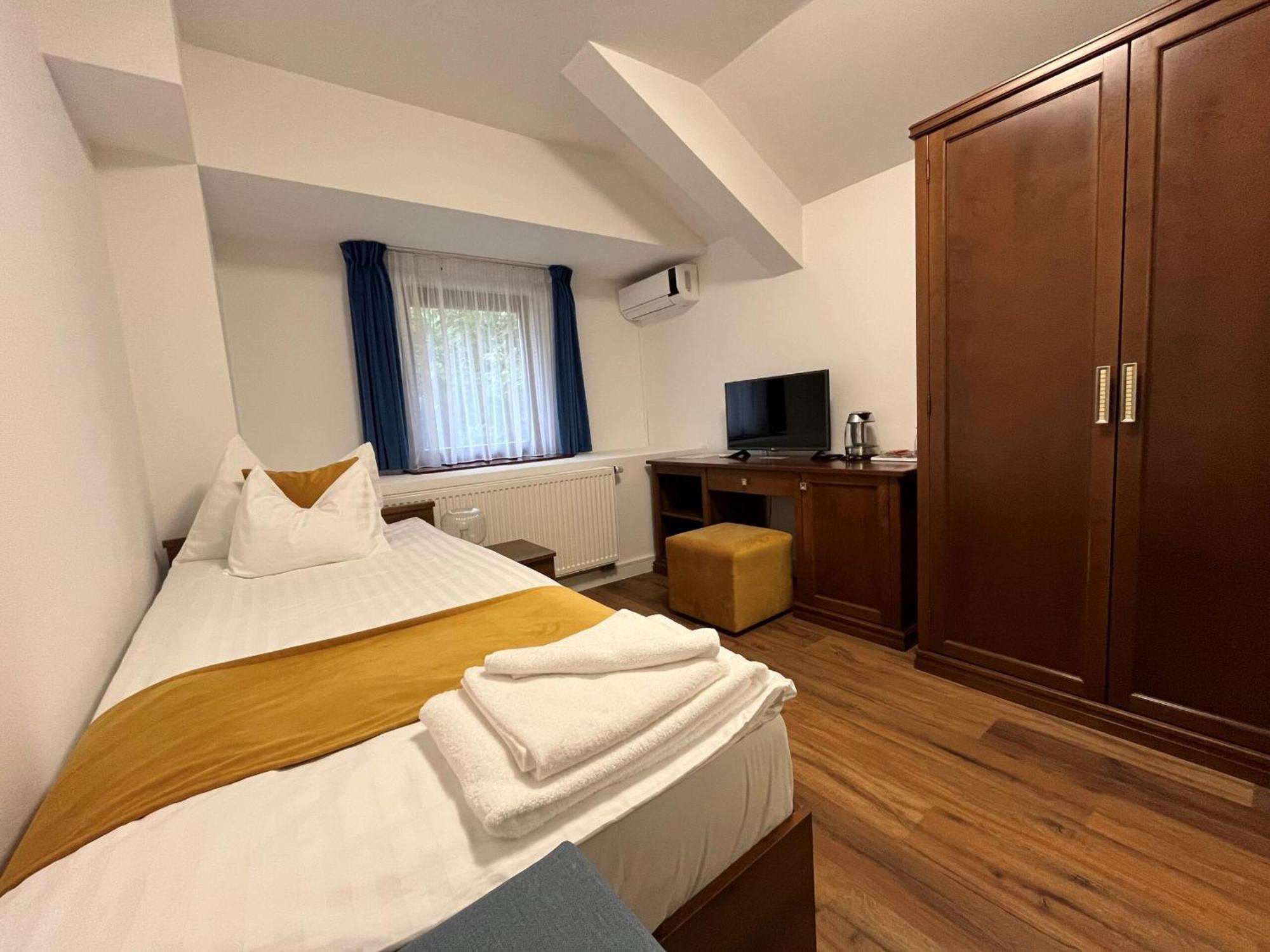Bassiana Hotel Es Etterem Sárvár Eksteriør bilde
