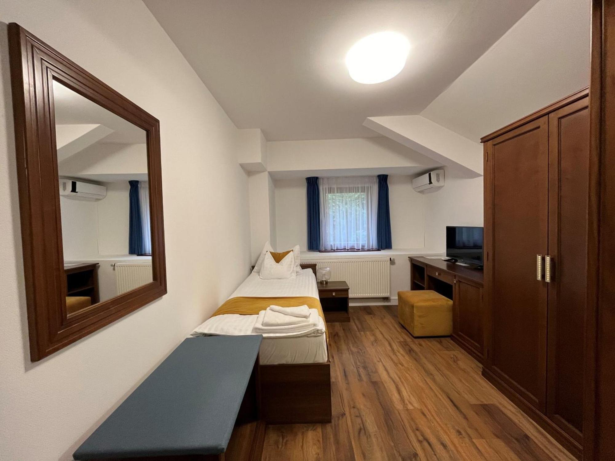 Bassiana Hotel Es Etterem Sárvár Eksteriør bilde