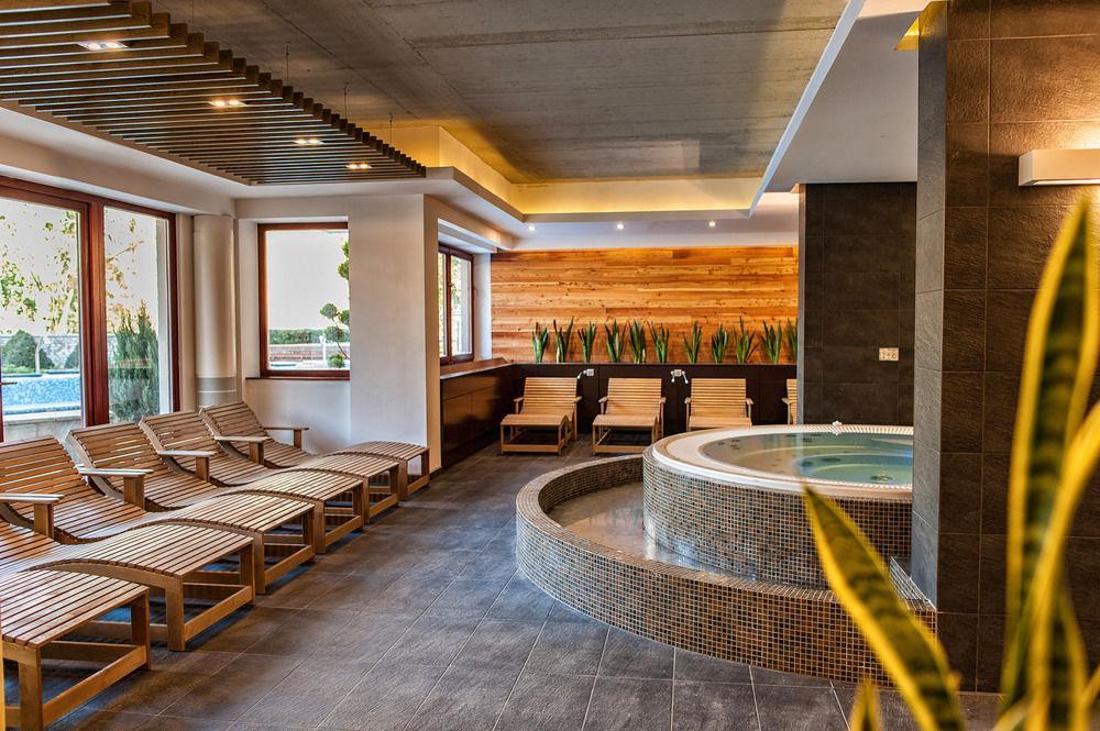 Bassiana Hotel Es Etterem Sárvár Eksteriør bilde